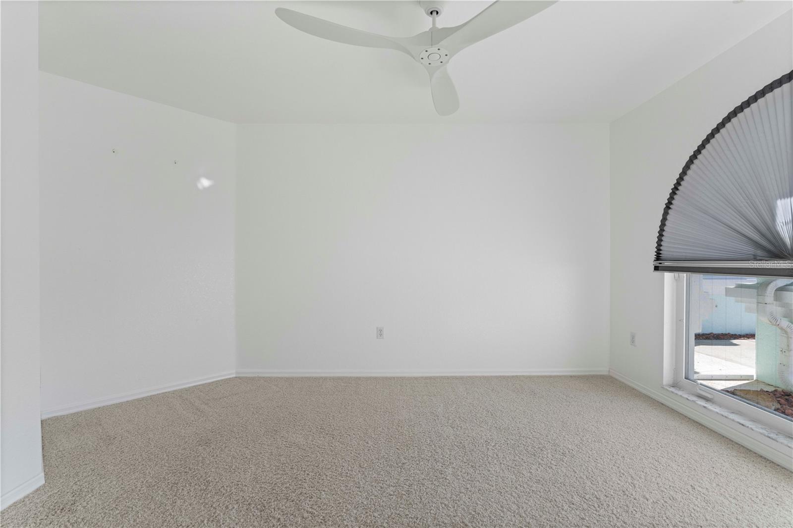 Photo 3 of 25380 VANTAGE LN