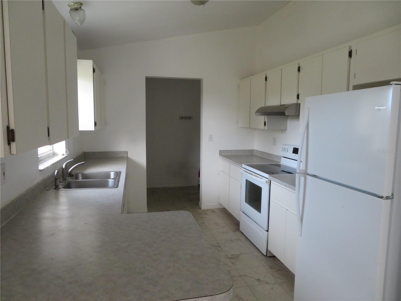 Photo 5 of 1073 MARCUS ST