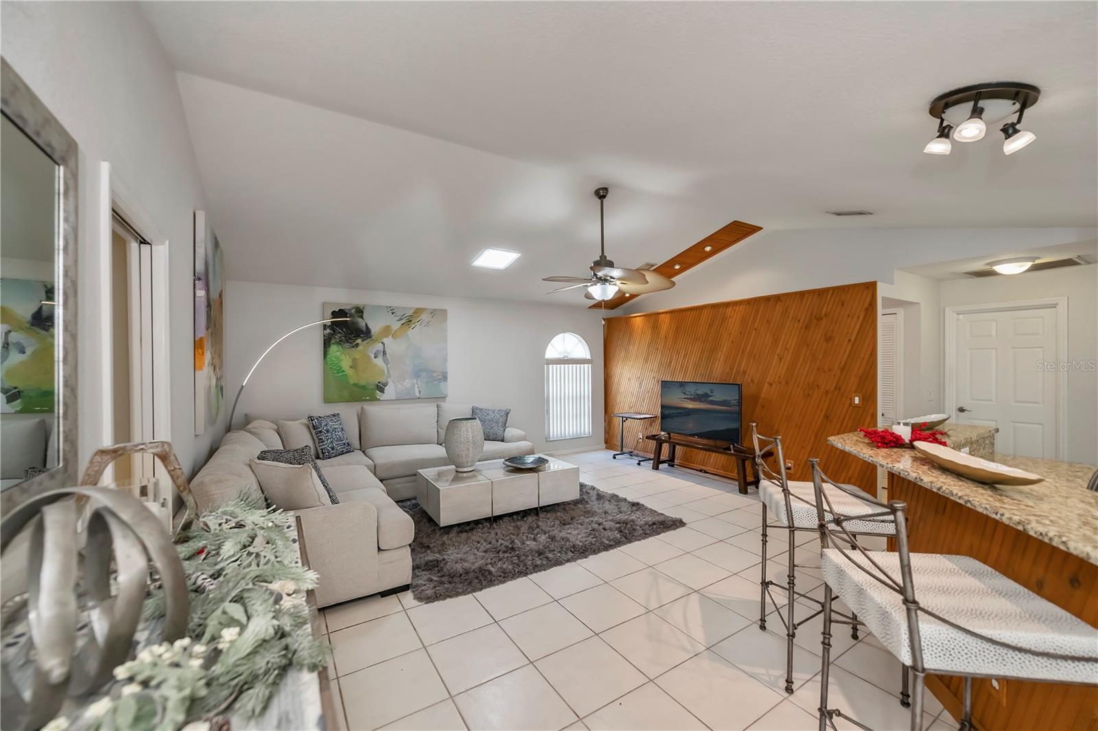 Photo 2 of 23176 LINDALE AVE