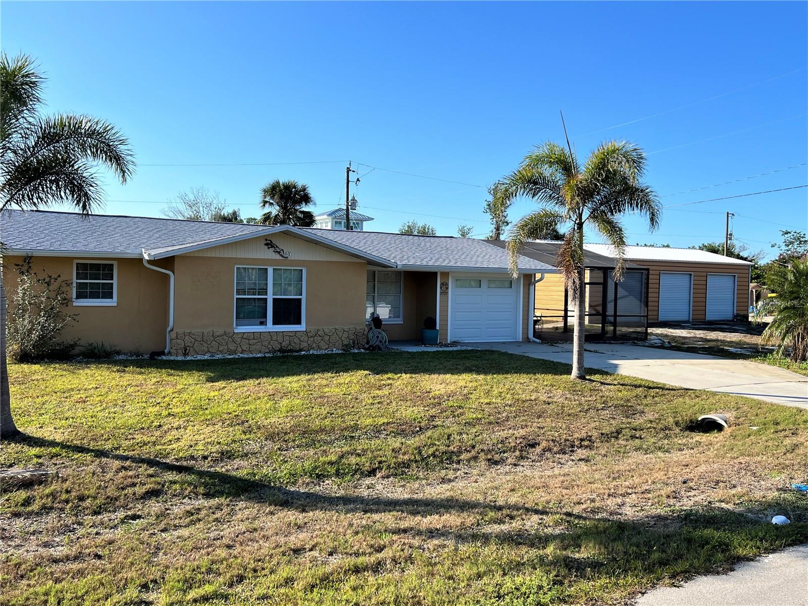 Photo 2 of 2727 POINCIANA CT