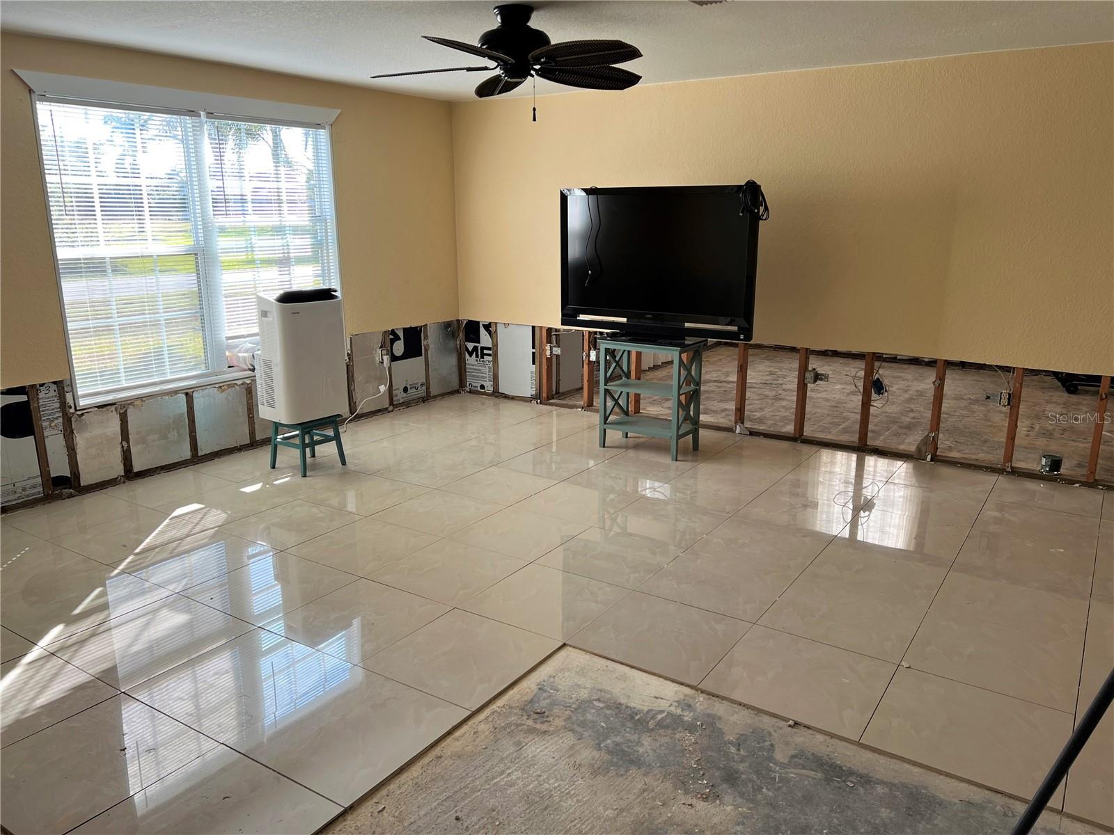 Photo 7 of 2727 POINCIANA CT