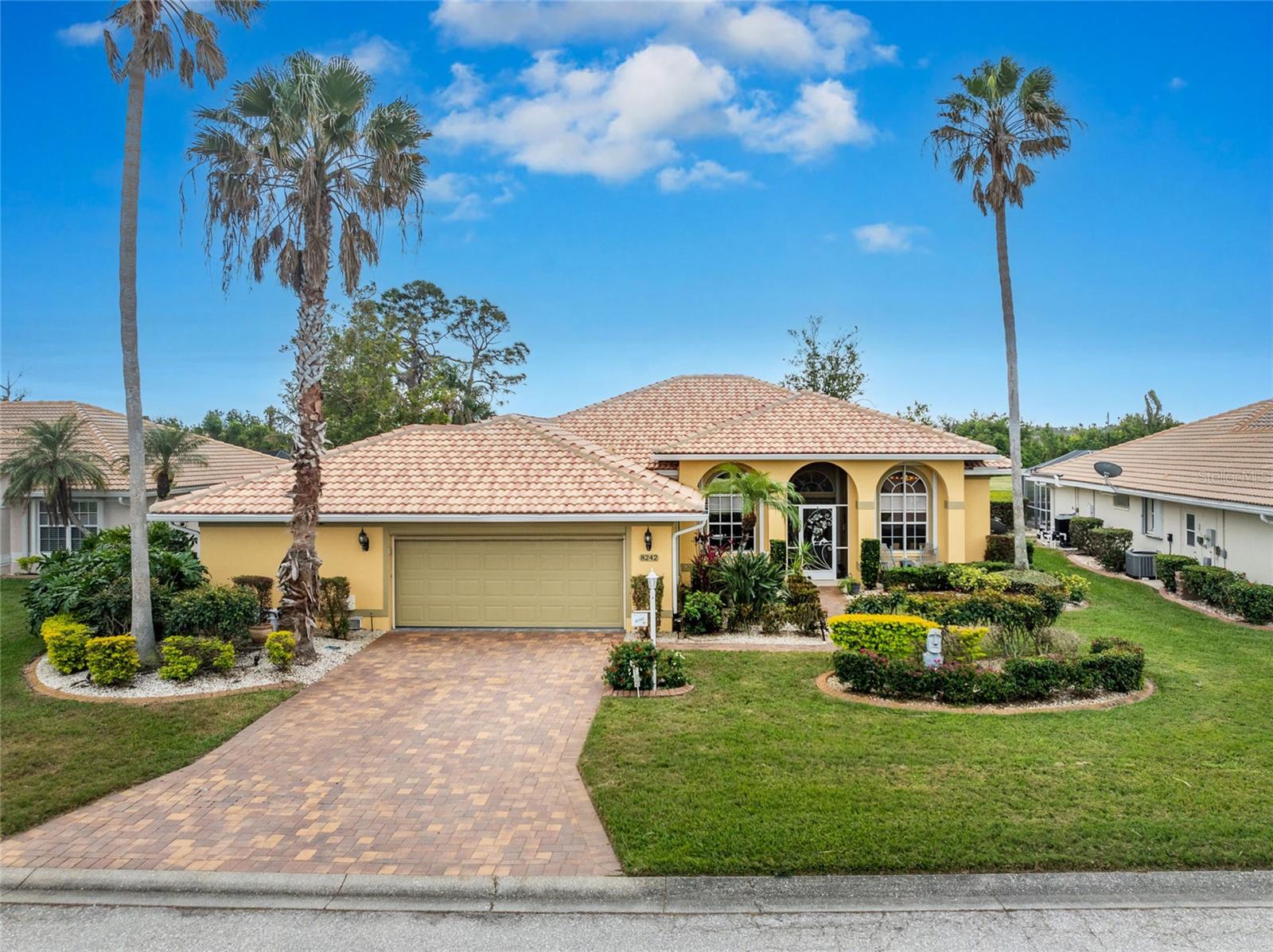 Photo of 8242 LAKESIDE DR