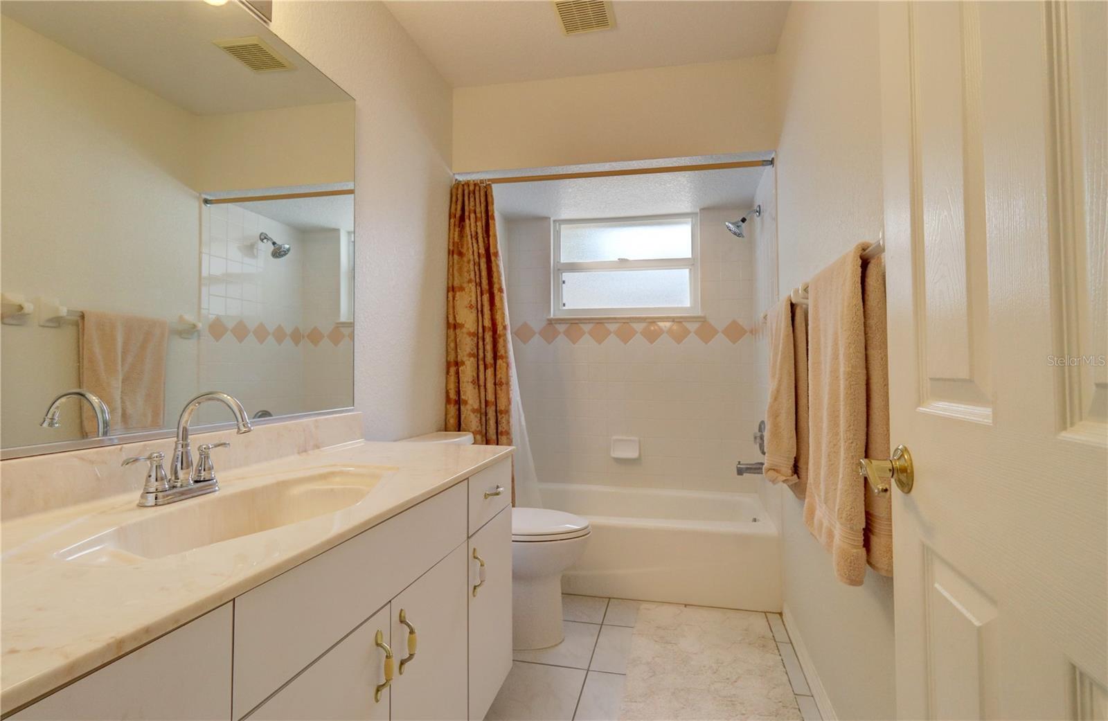 Photo 7 of 4046 LUBEC AVE