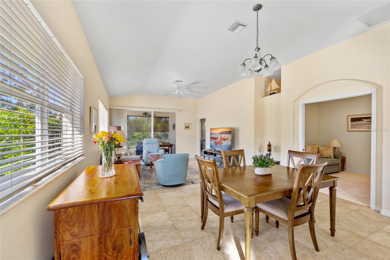 Photo 6 of 1117 TOPELIS DR