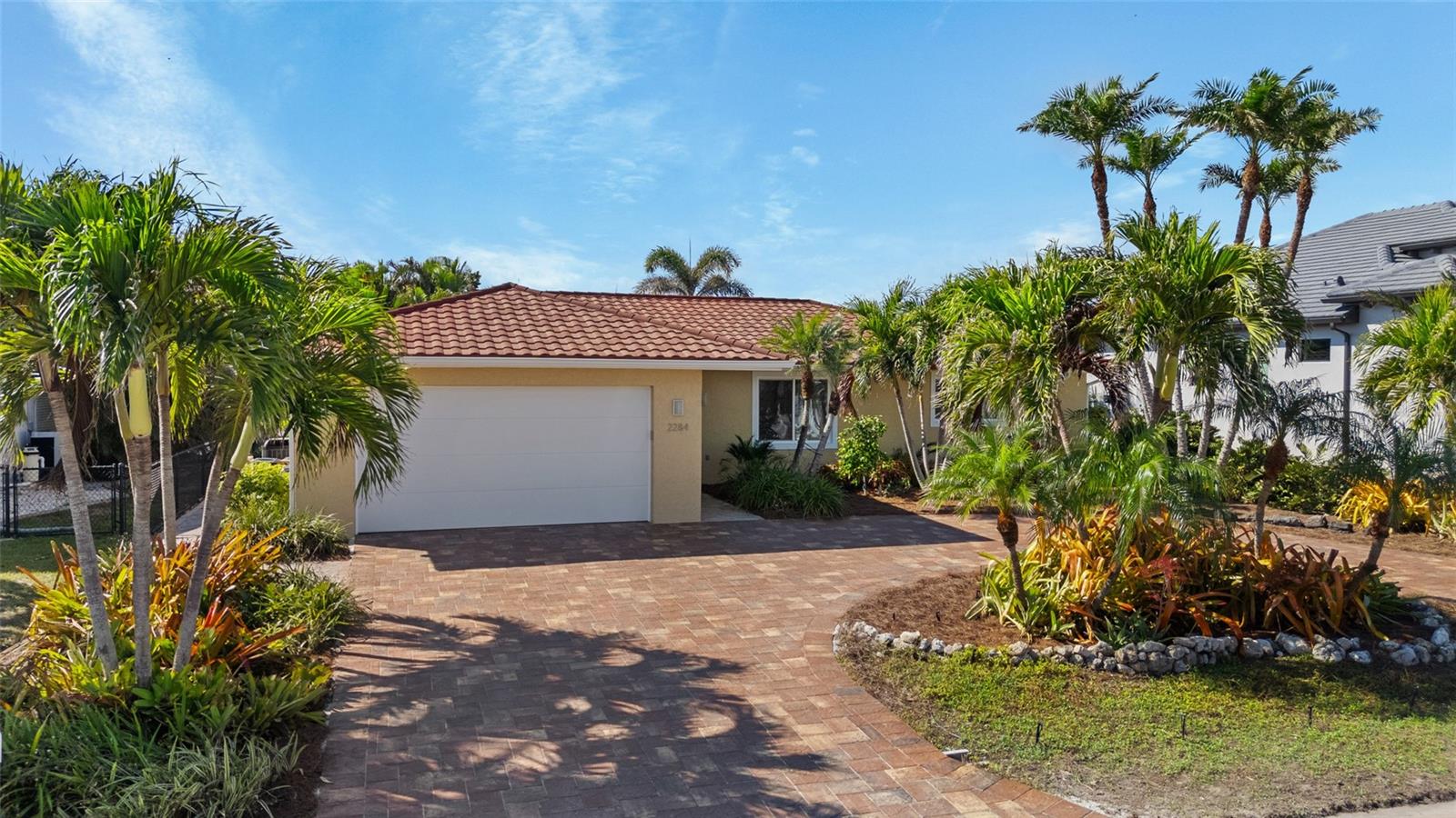 Photo 3 of 2284 PALM TREE DR