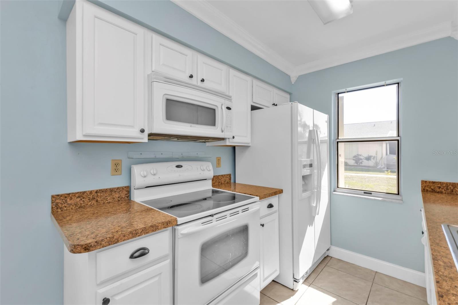 Photo 4 of 25068 HARBORVIEW RD #3B