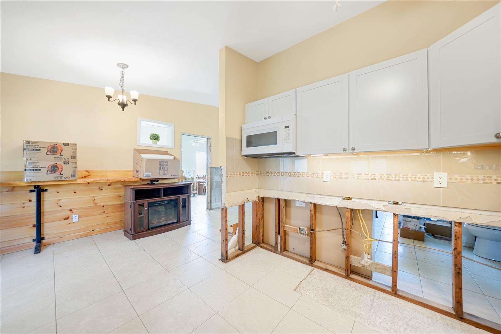 Photo 2 of 3120 WISTERIA PL