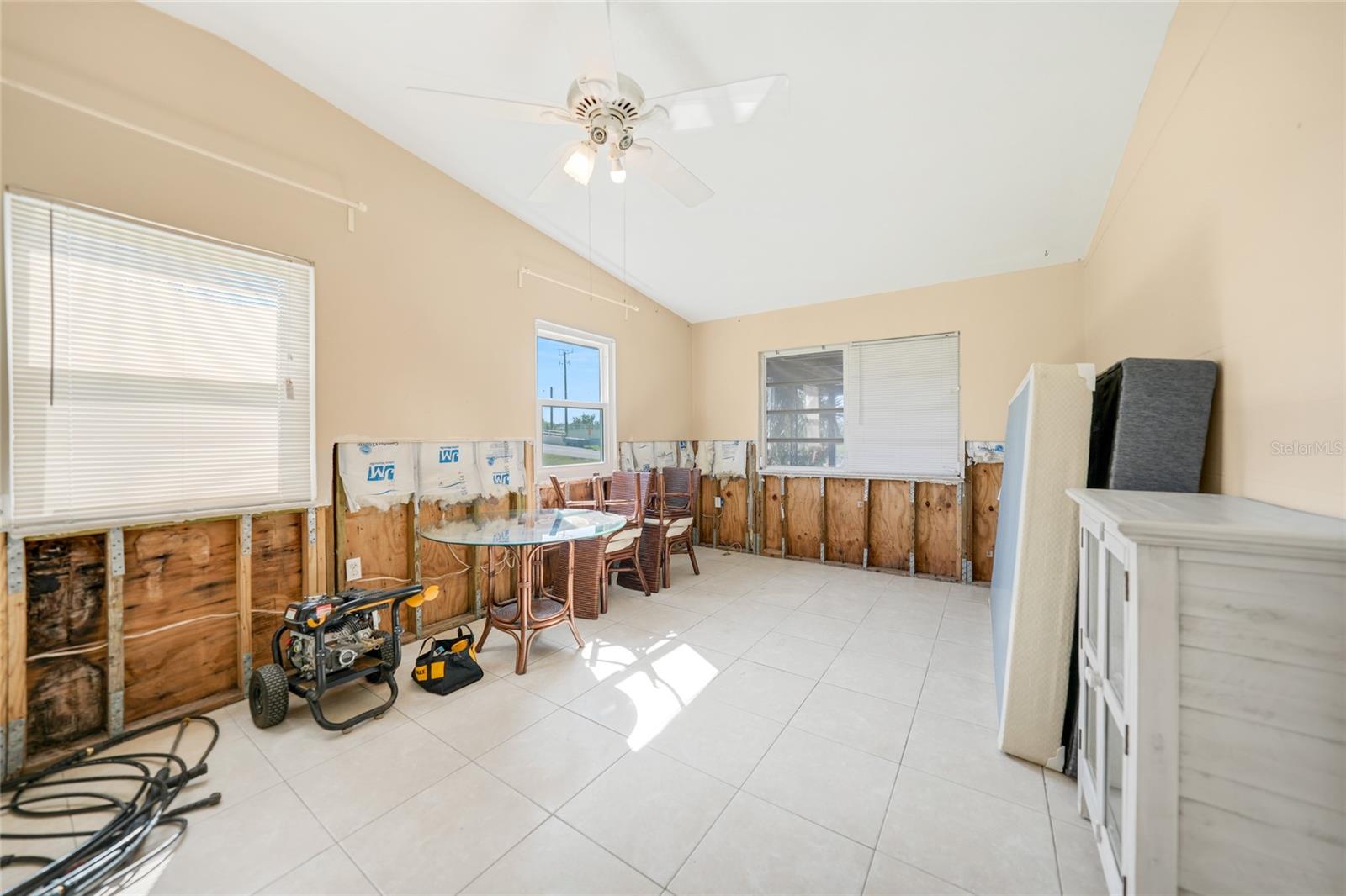 Photo 3 of 3120 WISTERIA PL