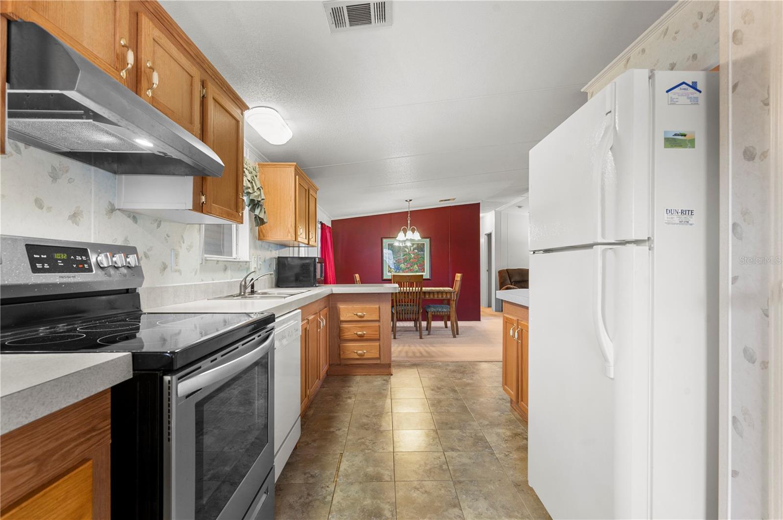 Photo 4 of 1000 KINGS HWY #372