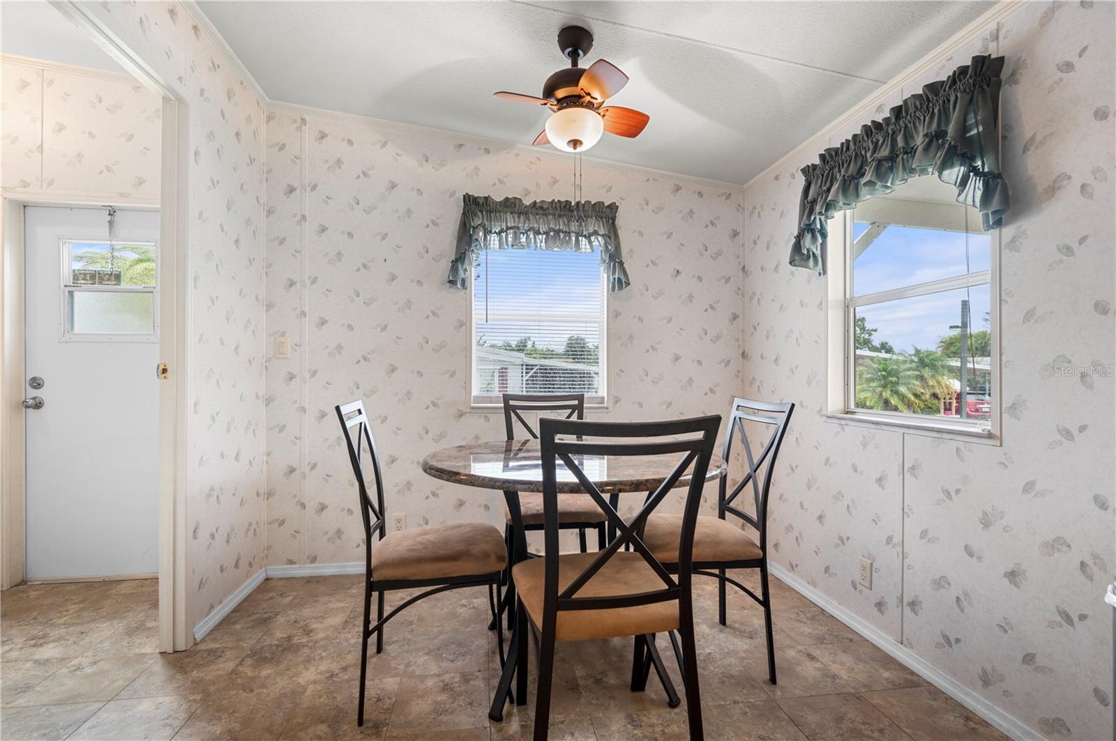 Photo 6 of 1000 KINGS HWY #372