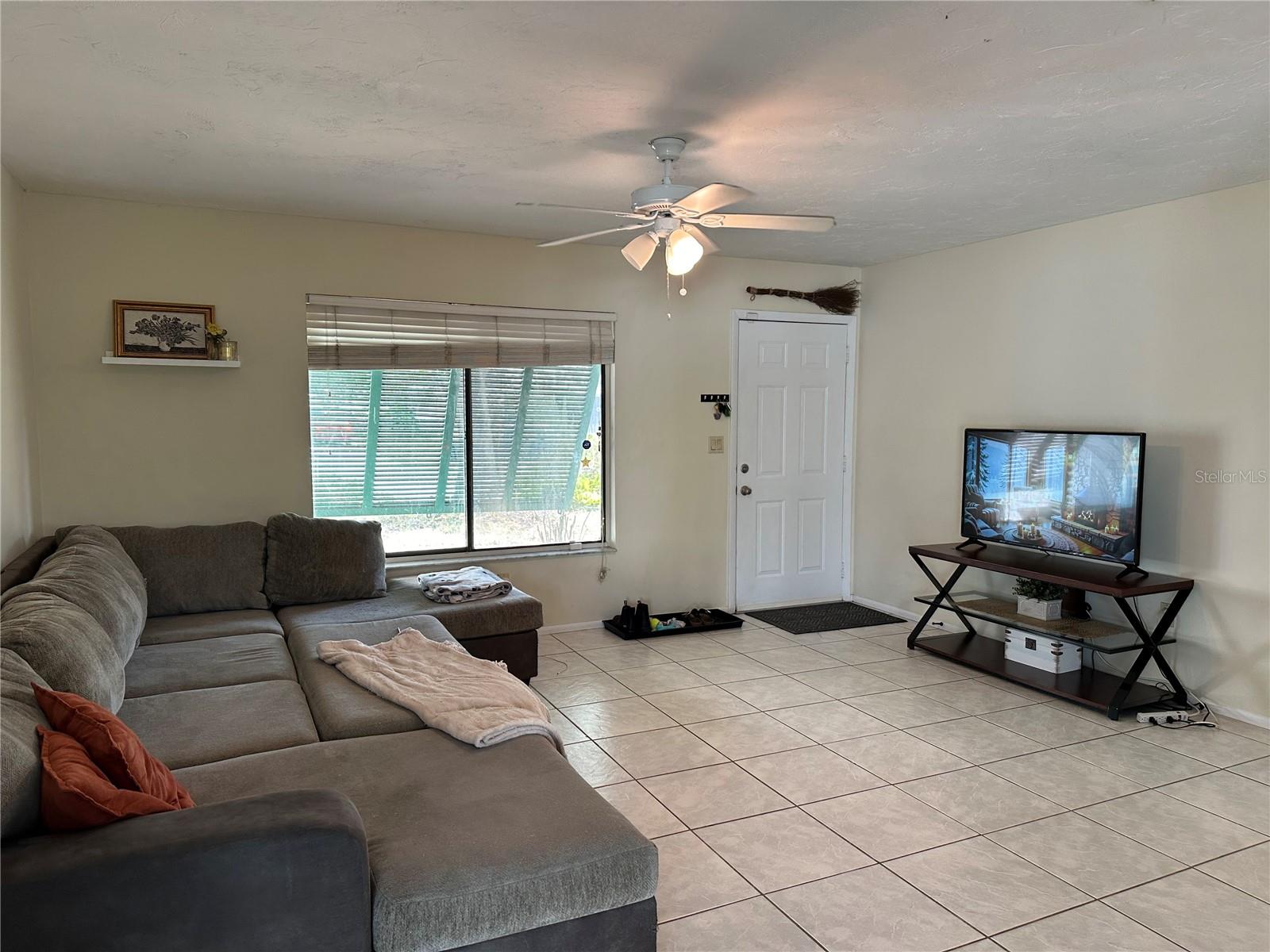 Photo 4 of 1563 BEACON DR