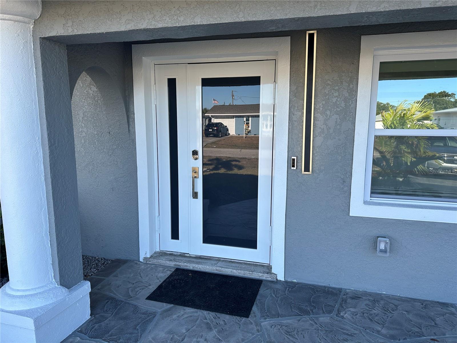 Photo 4 of 717 CRESTVIEW CIR NW