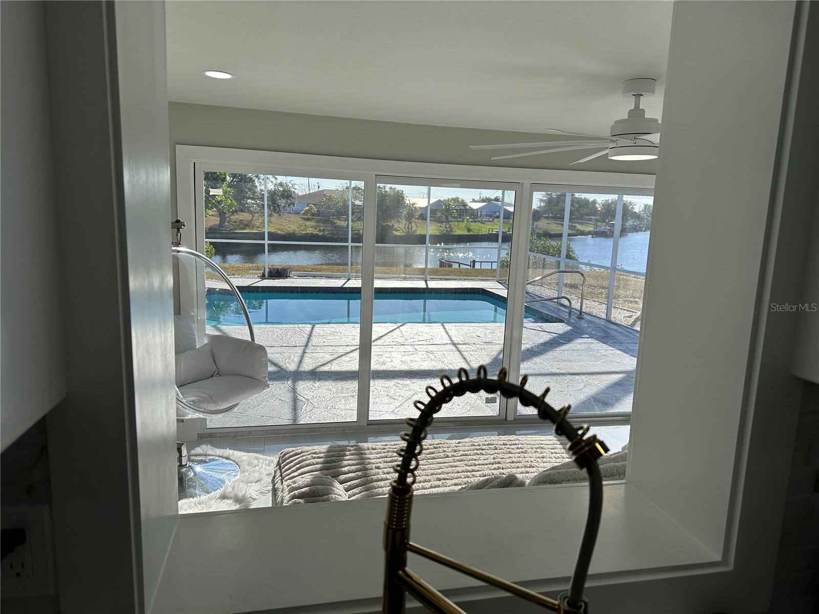 Photo 7 of 717 CRESTVIEW CIR NW
