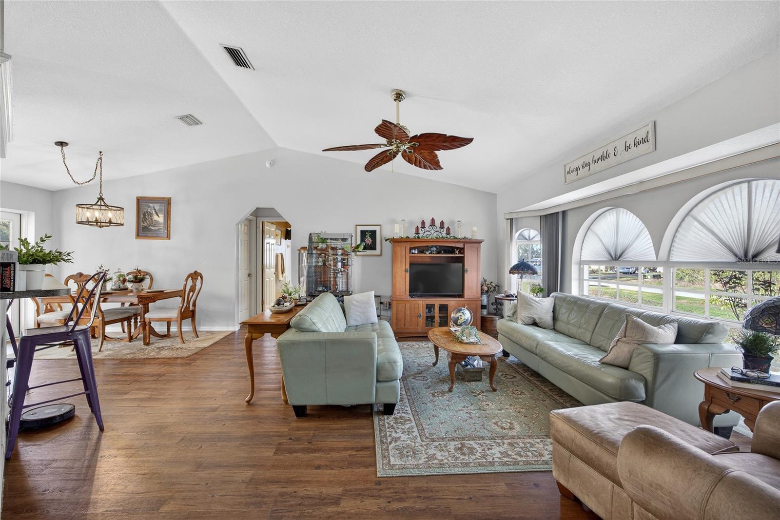 Photo 4 of 1372 ANNETTE ST