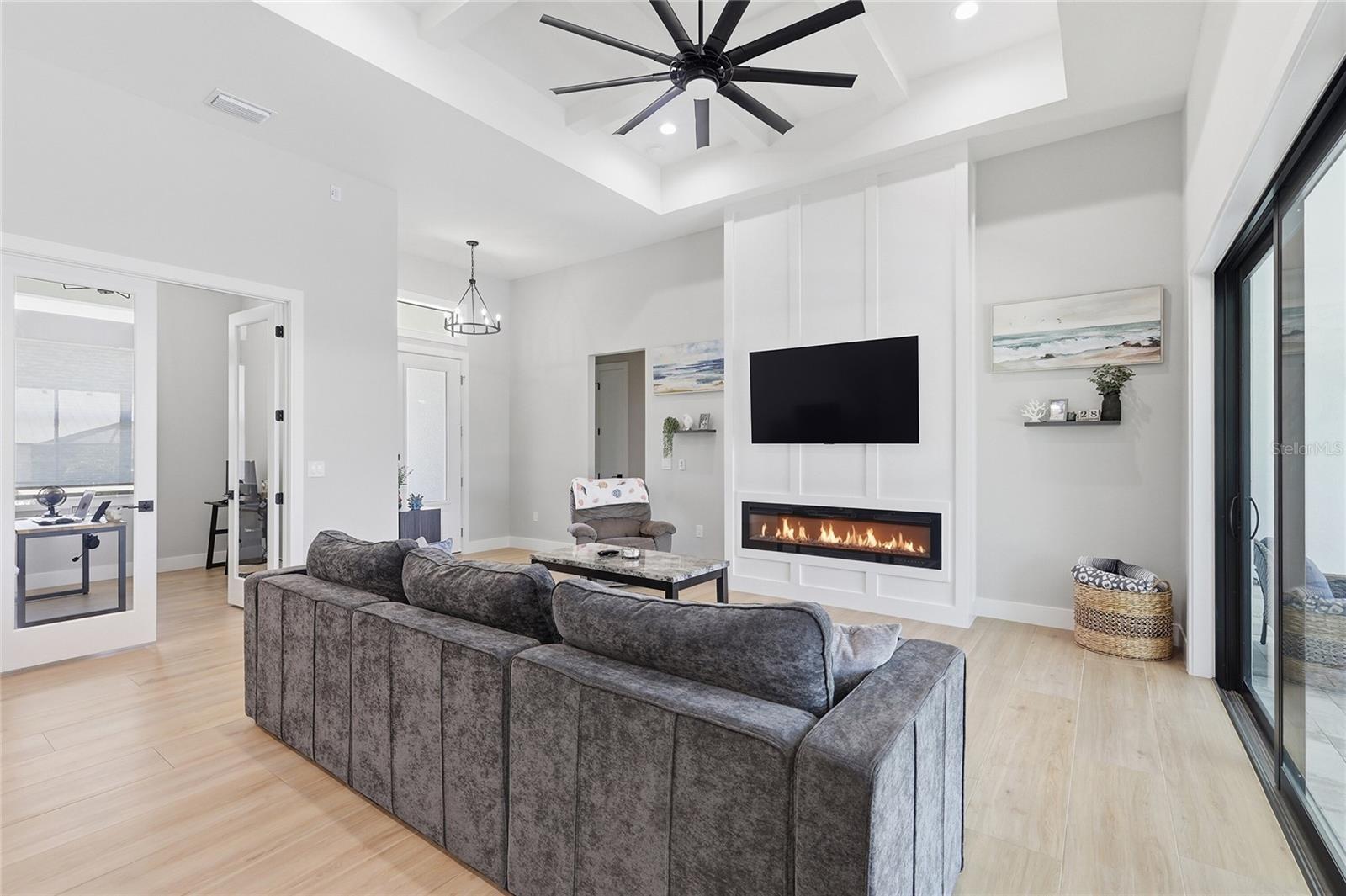 Photo 4 of 8105 ANTWERP CIR
