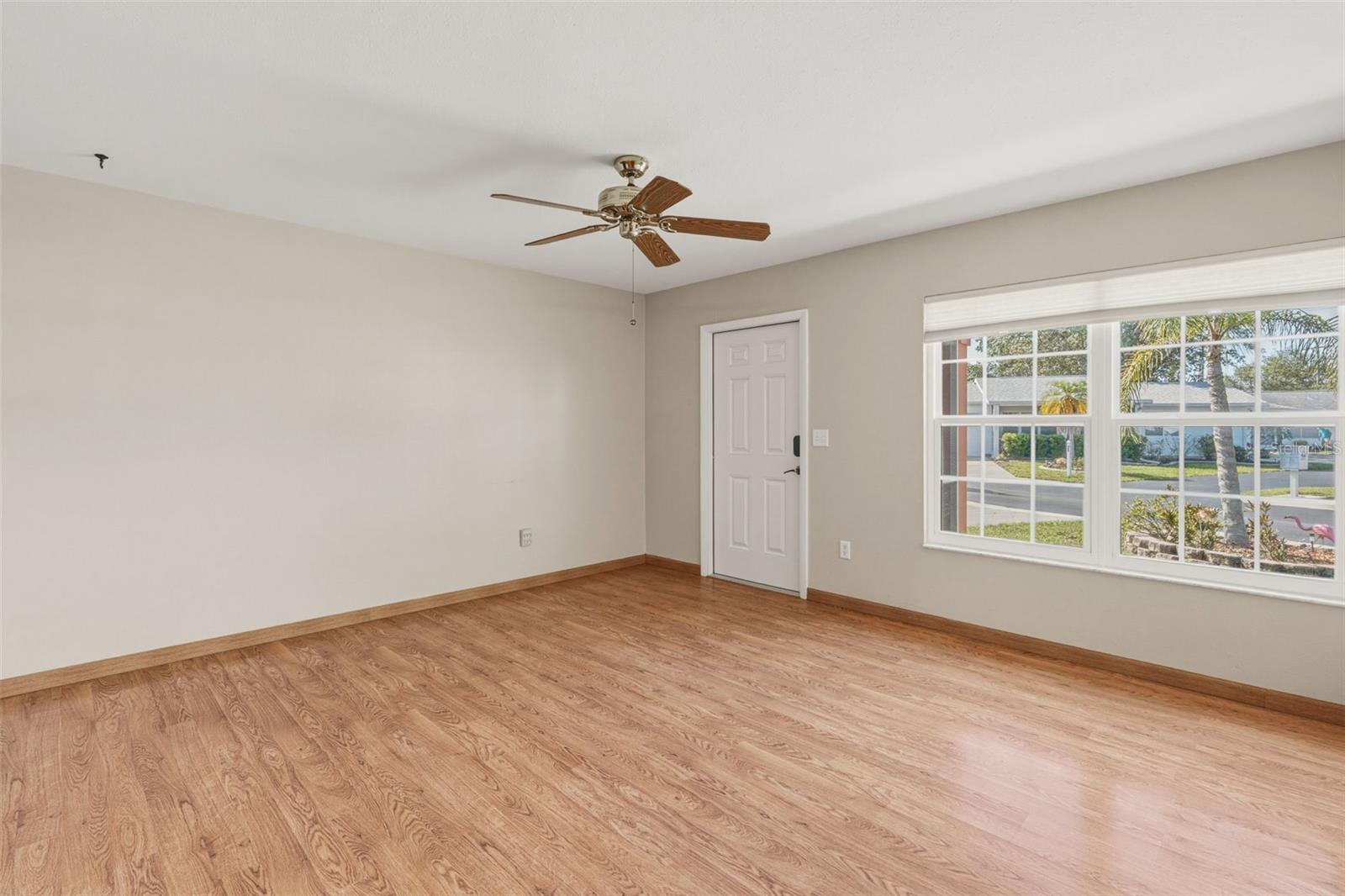 Photo 3 of 8460 PICKWICK RD
