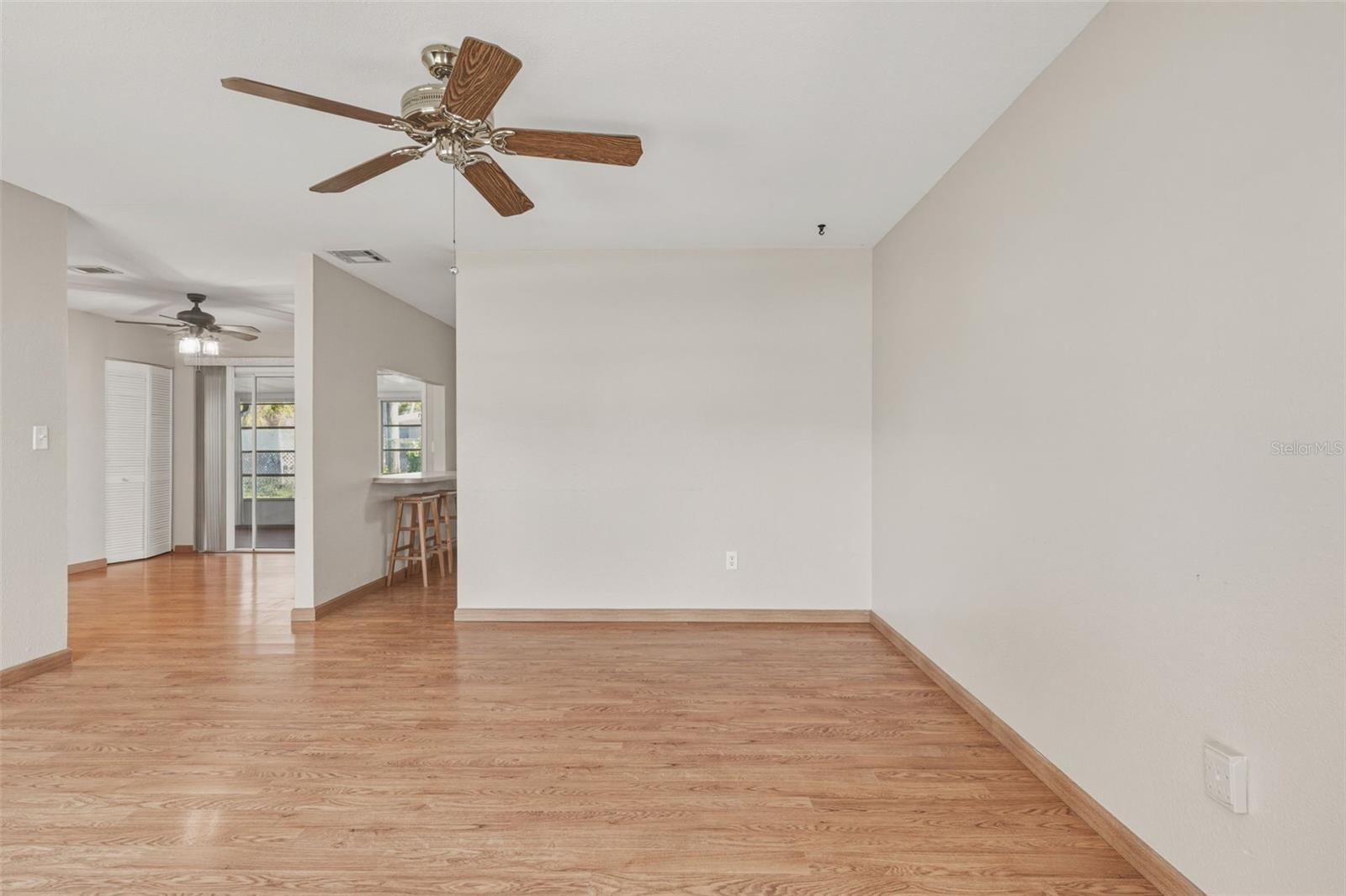 Photo 4 of 8460 PICKWICK RD