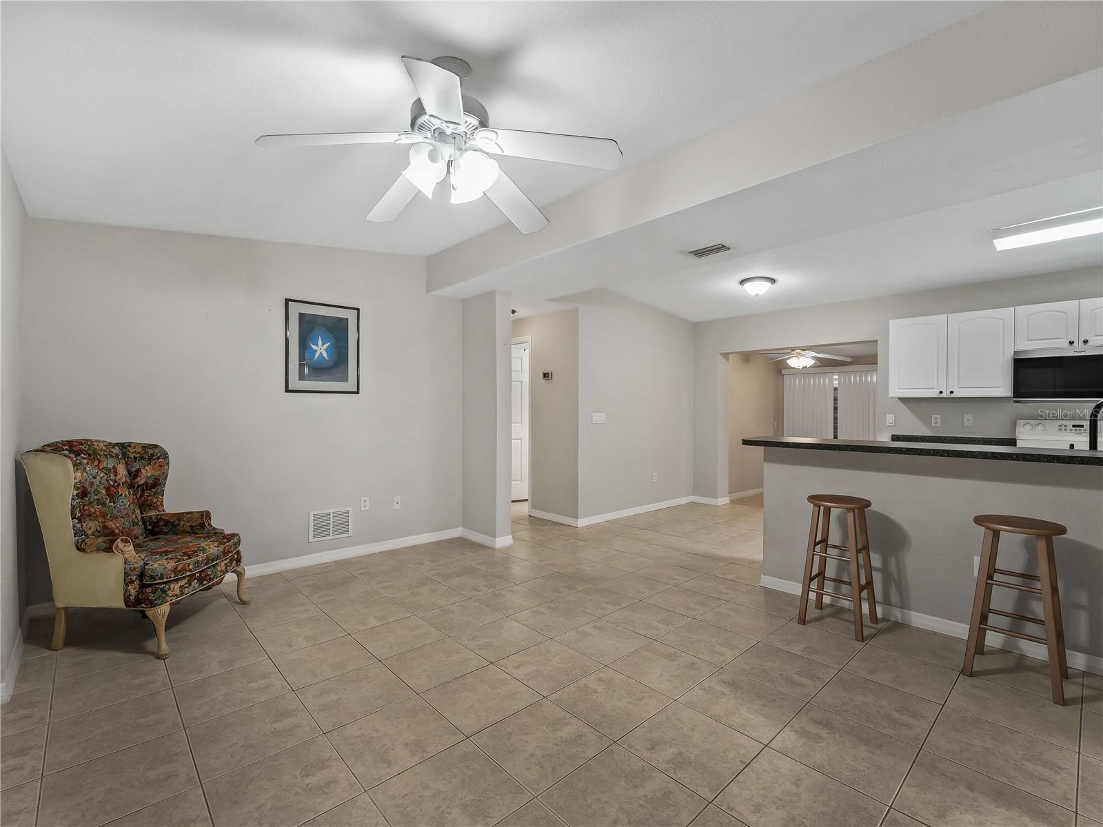 Photo 4 of 3181 NORMANDY DR