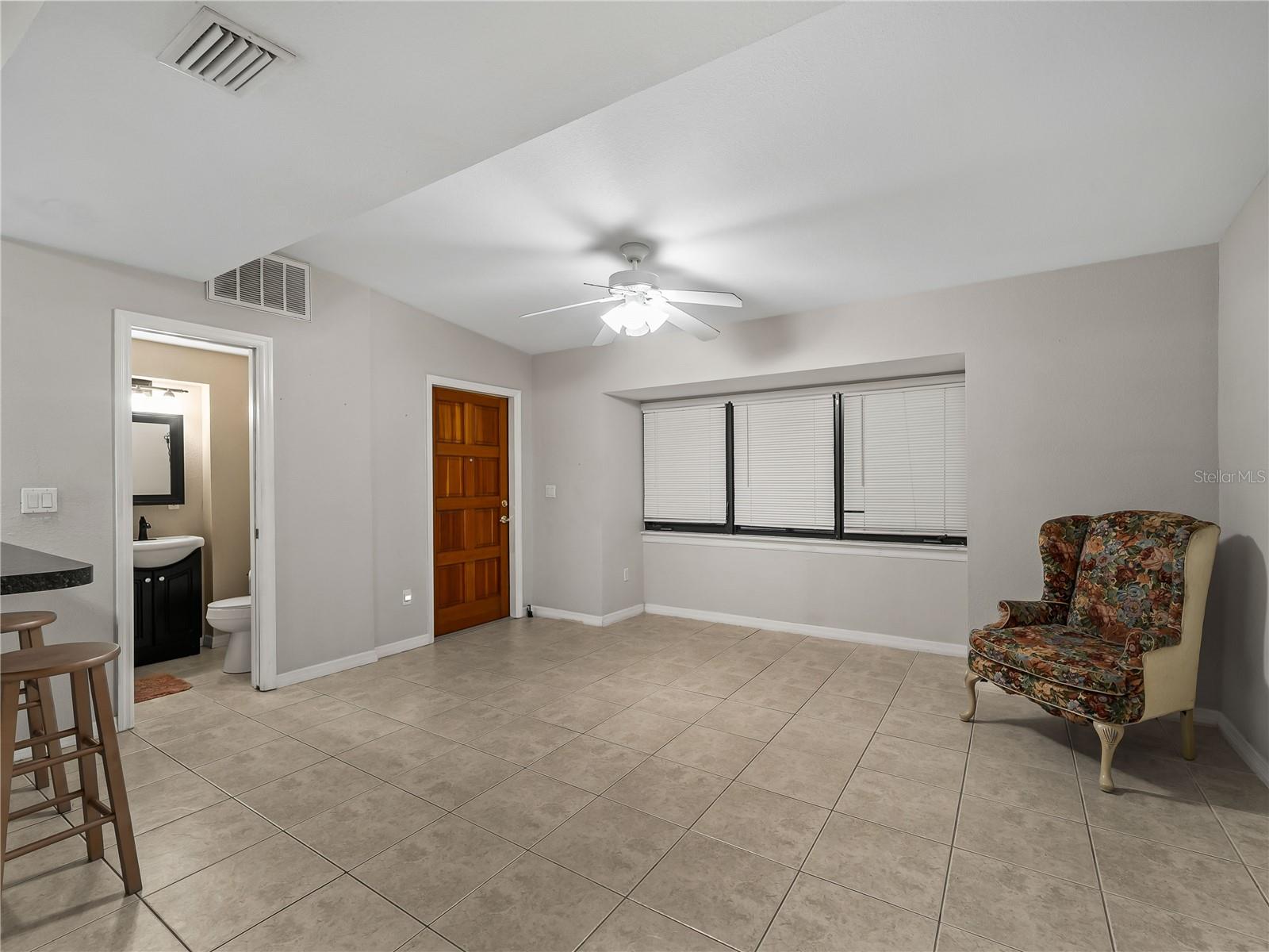 Photo 5 of 3181 NORMANDY DR