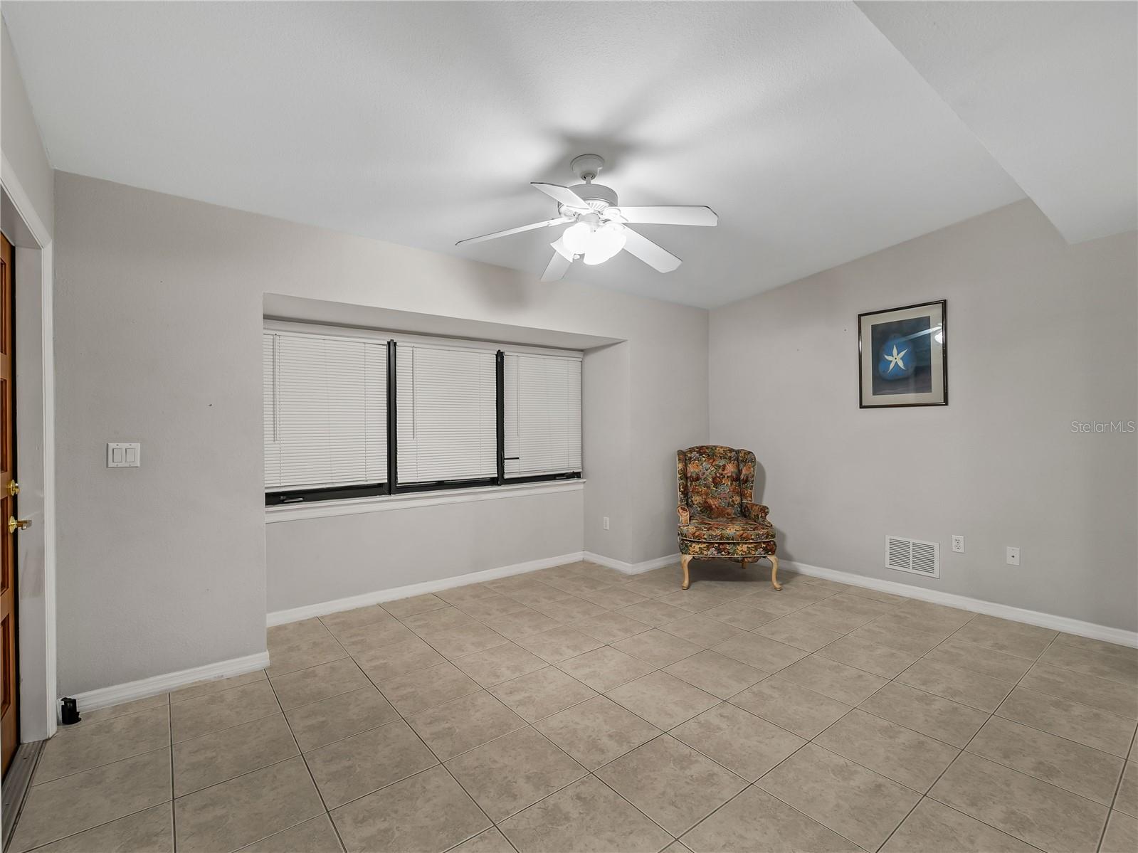 Photo 7 of 3181 NORMANDY DR