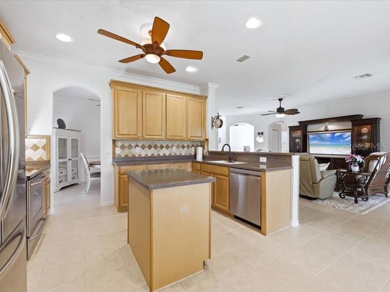 Photo 4 of 2816 SUNCOAST LAKES BLVD