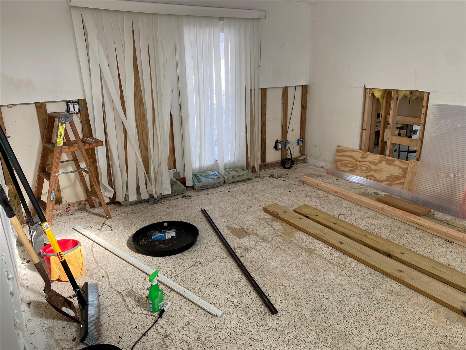 Photo 5 of 12440 PLACIDA RD