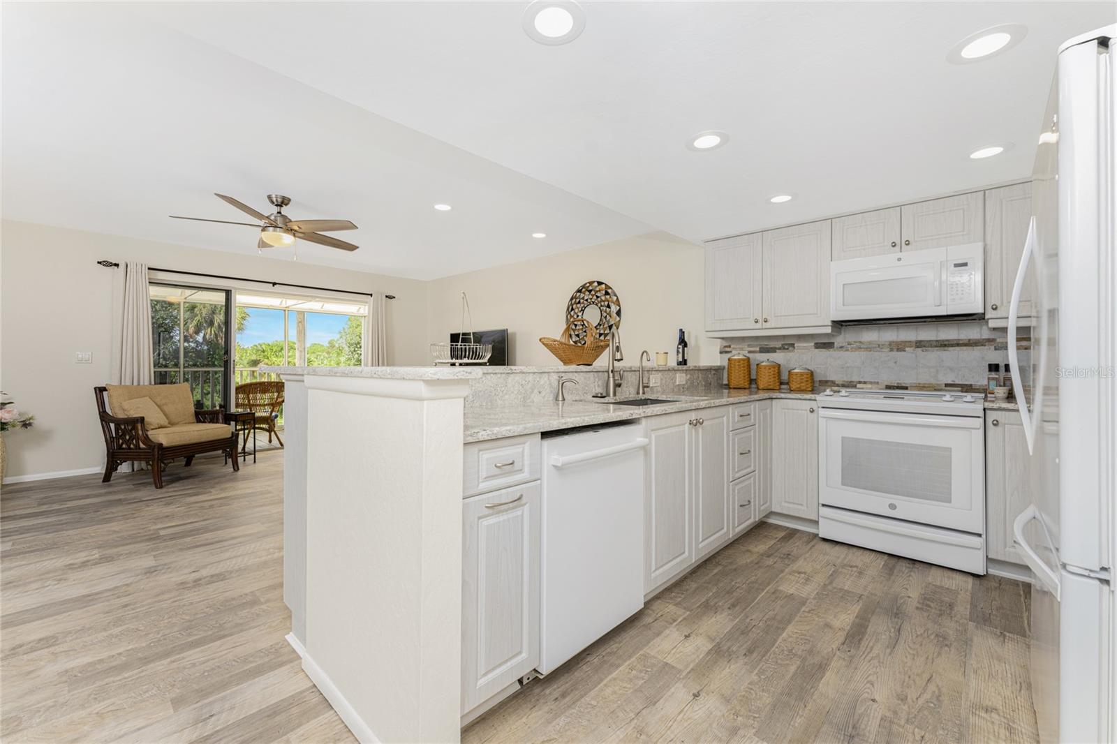 Photo 4 of 6800 PLACIDA RD #TH2