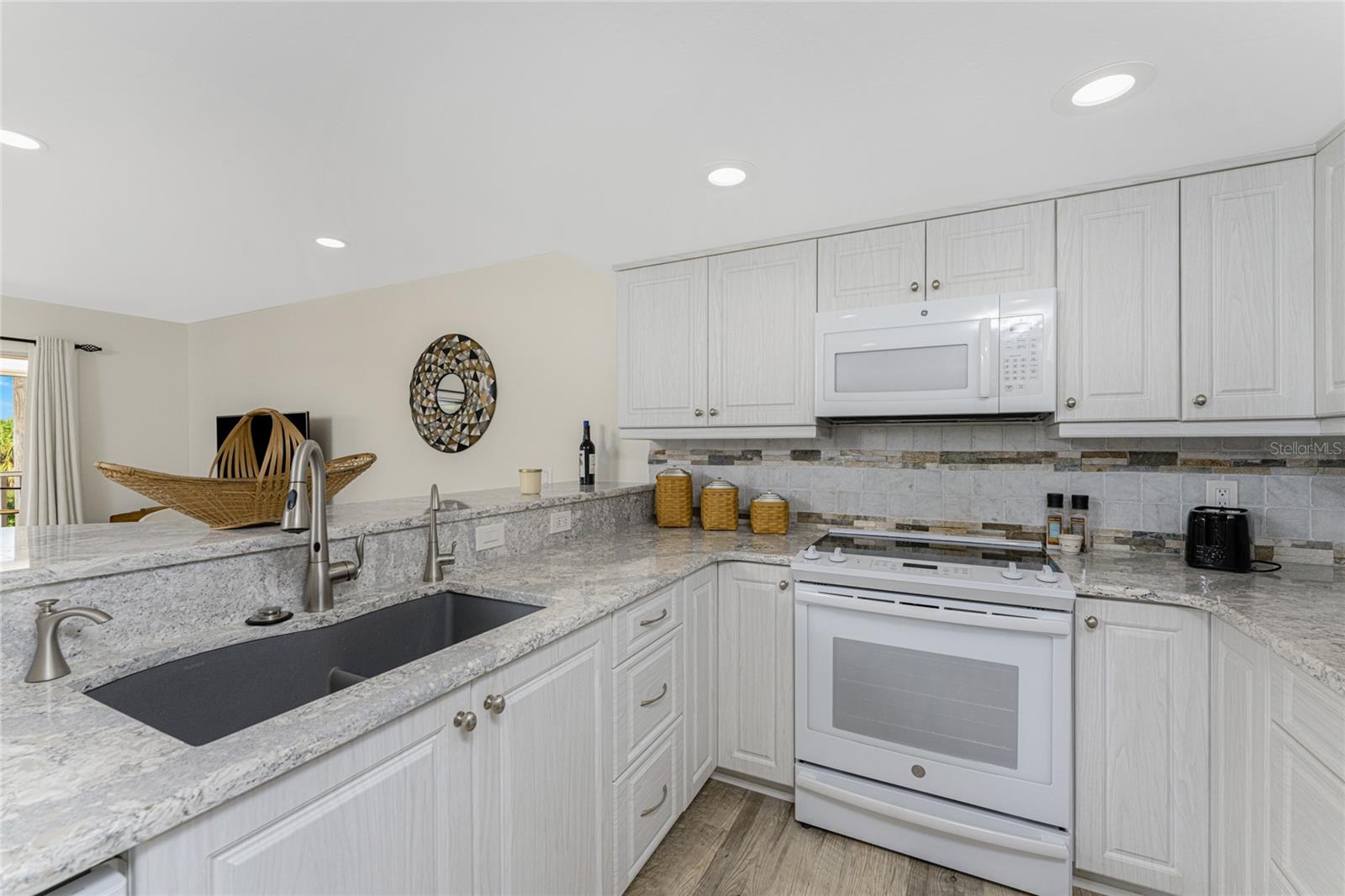 Photo 6 of 6800 PLACIDA RD #TH2