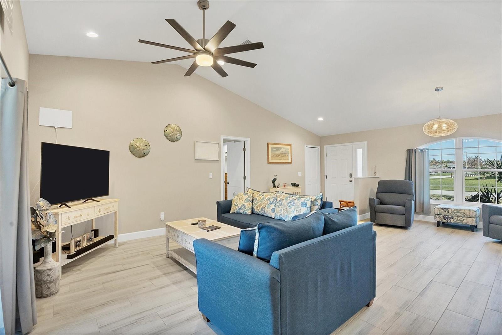 Photo 4 of 149 BROADMOOR LN