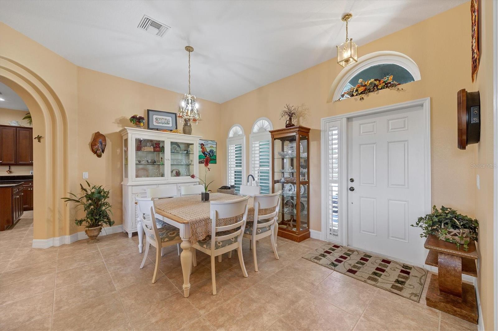 Photo 7 of 935 ROTONDA CIR