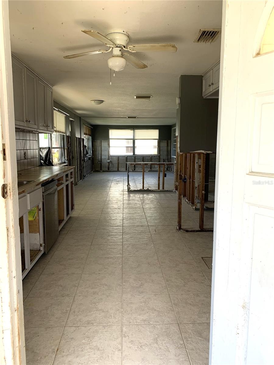Photo 2 of 1215 S MARYKNOLL RD
