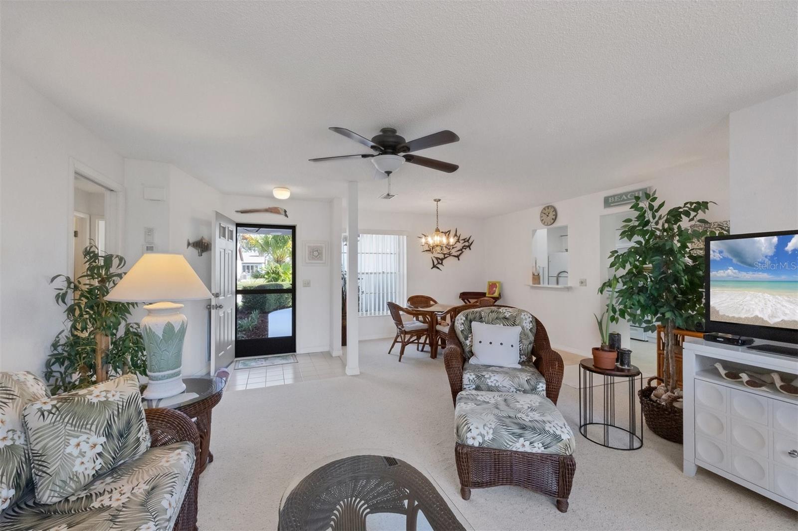 Photo 5 of 609 DEERWOOD AVE