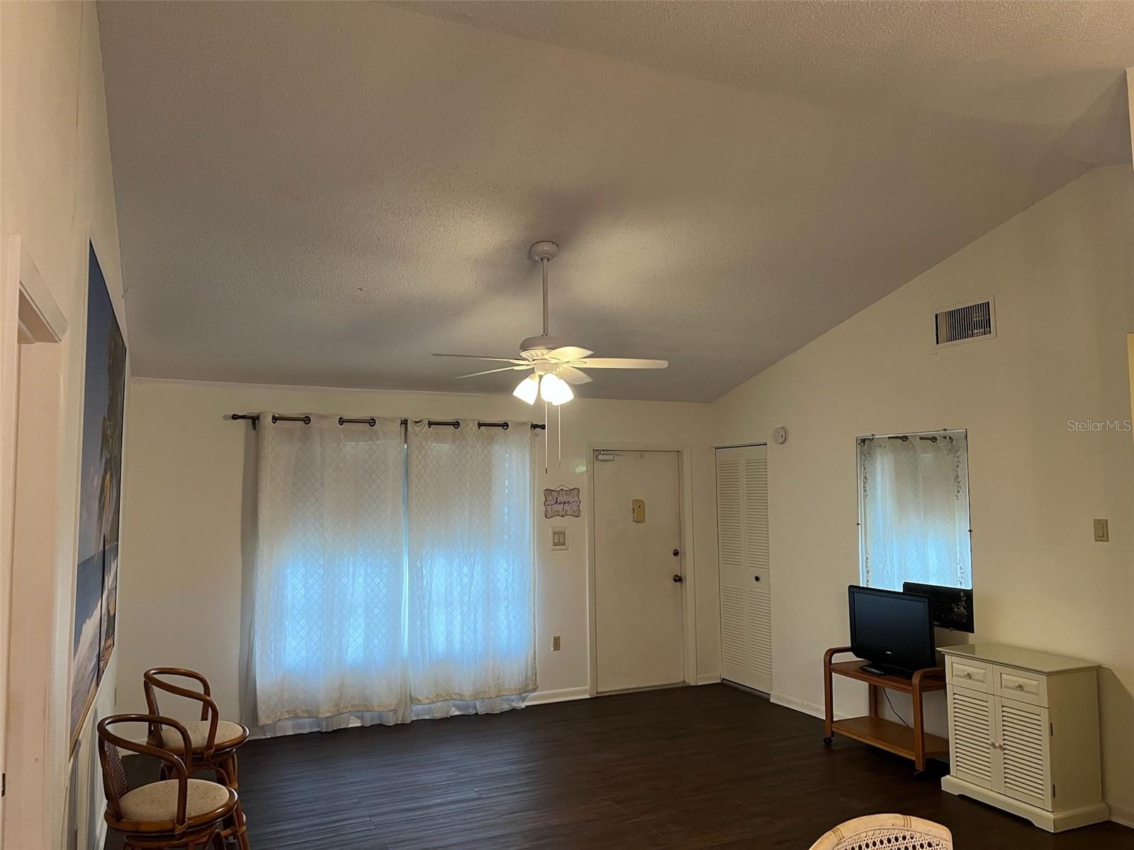 Photo 6 of 13537 BENNETT DR
