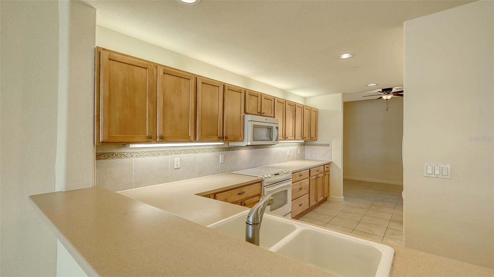 Photo 3 of 10045 LINKS LN #203