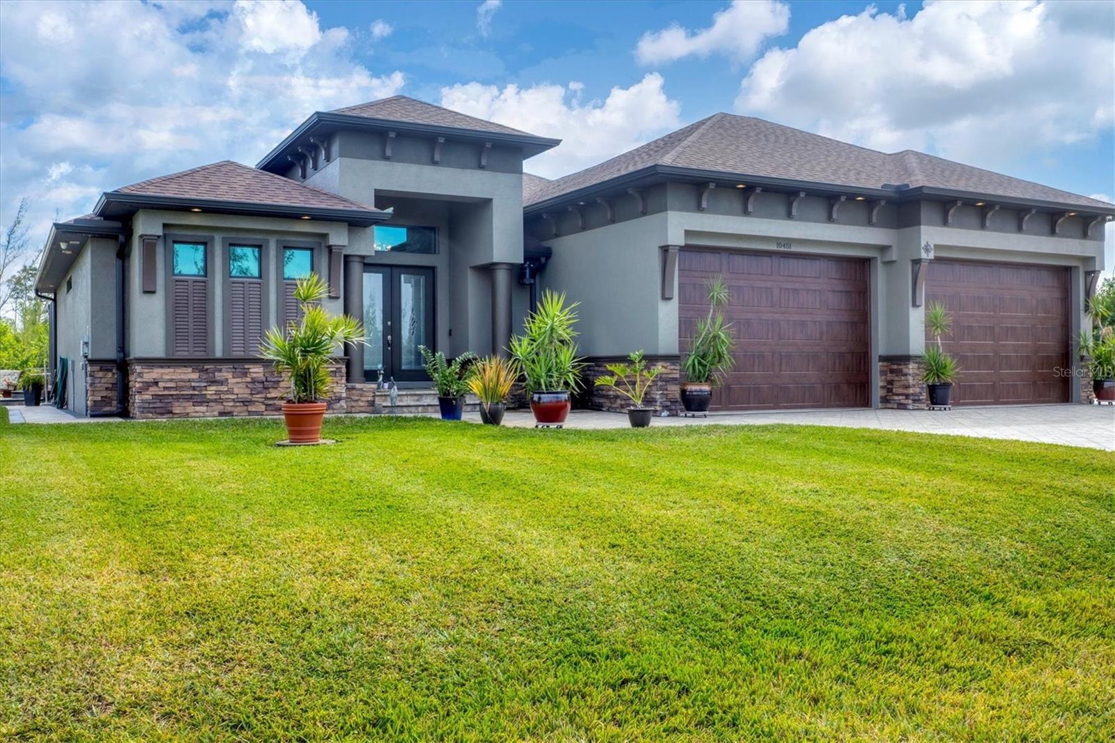 Photo 3 of 10451 HATCHETT CIR