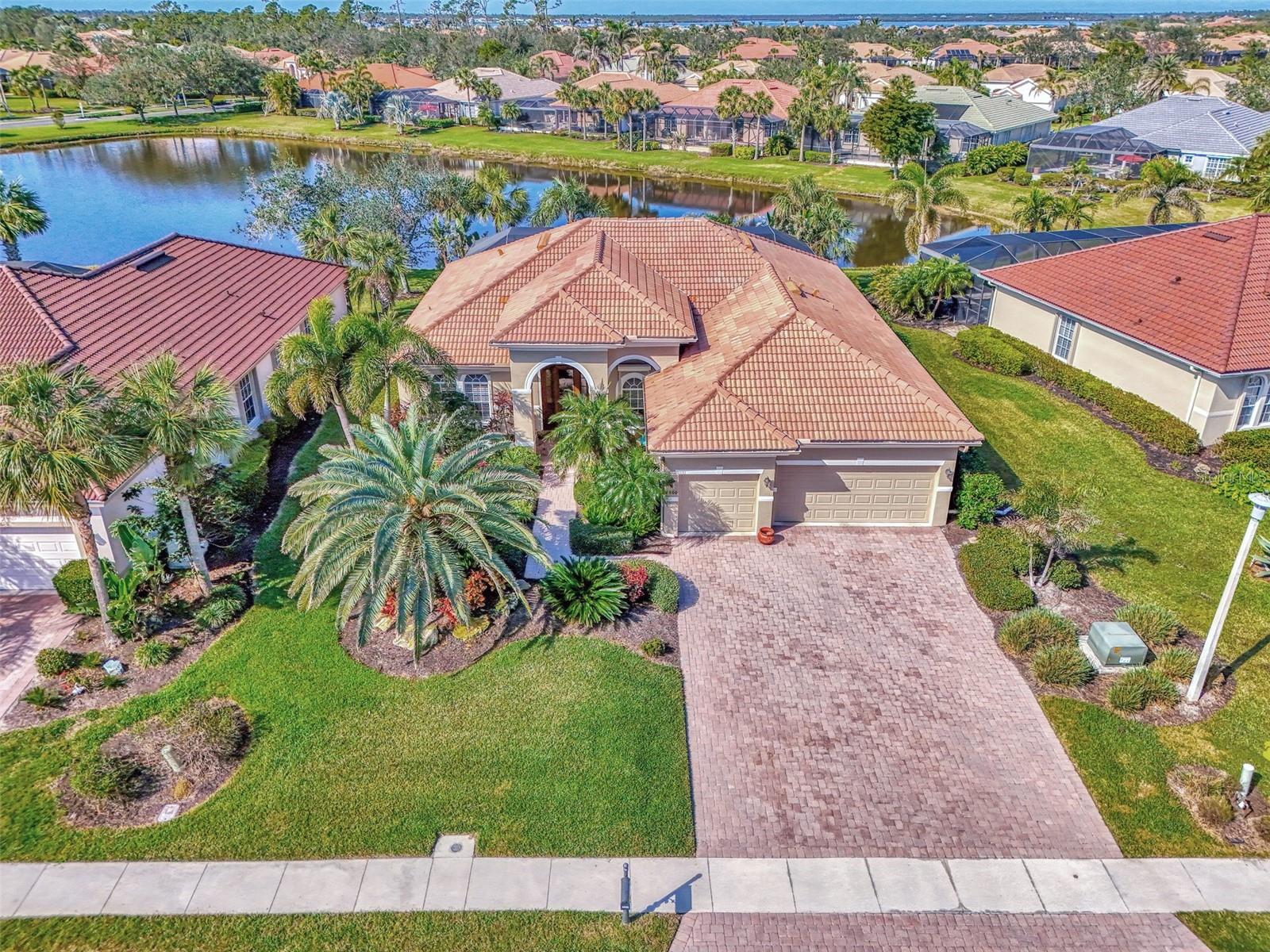 Photo 2 of 2660 SABLE PALM WAY