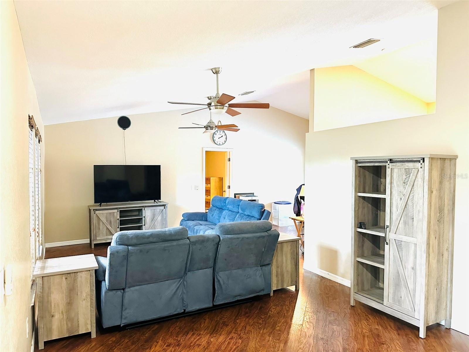 Photo 4 of 18198 GRIFFEN AVE