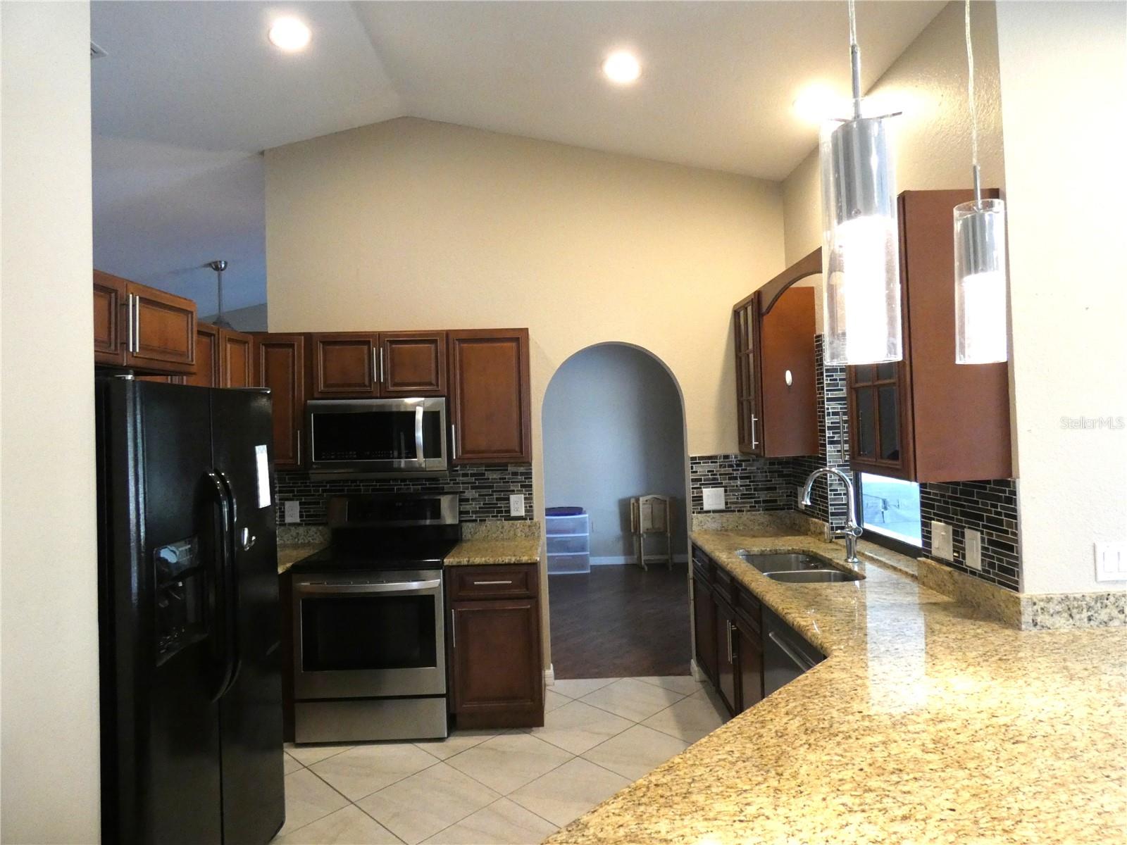 Photo 6 of 18198 GRIFFEN AVE