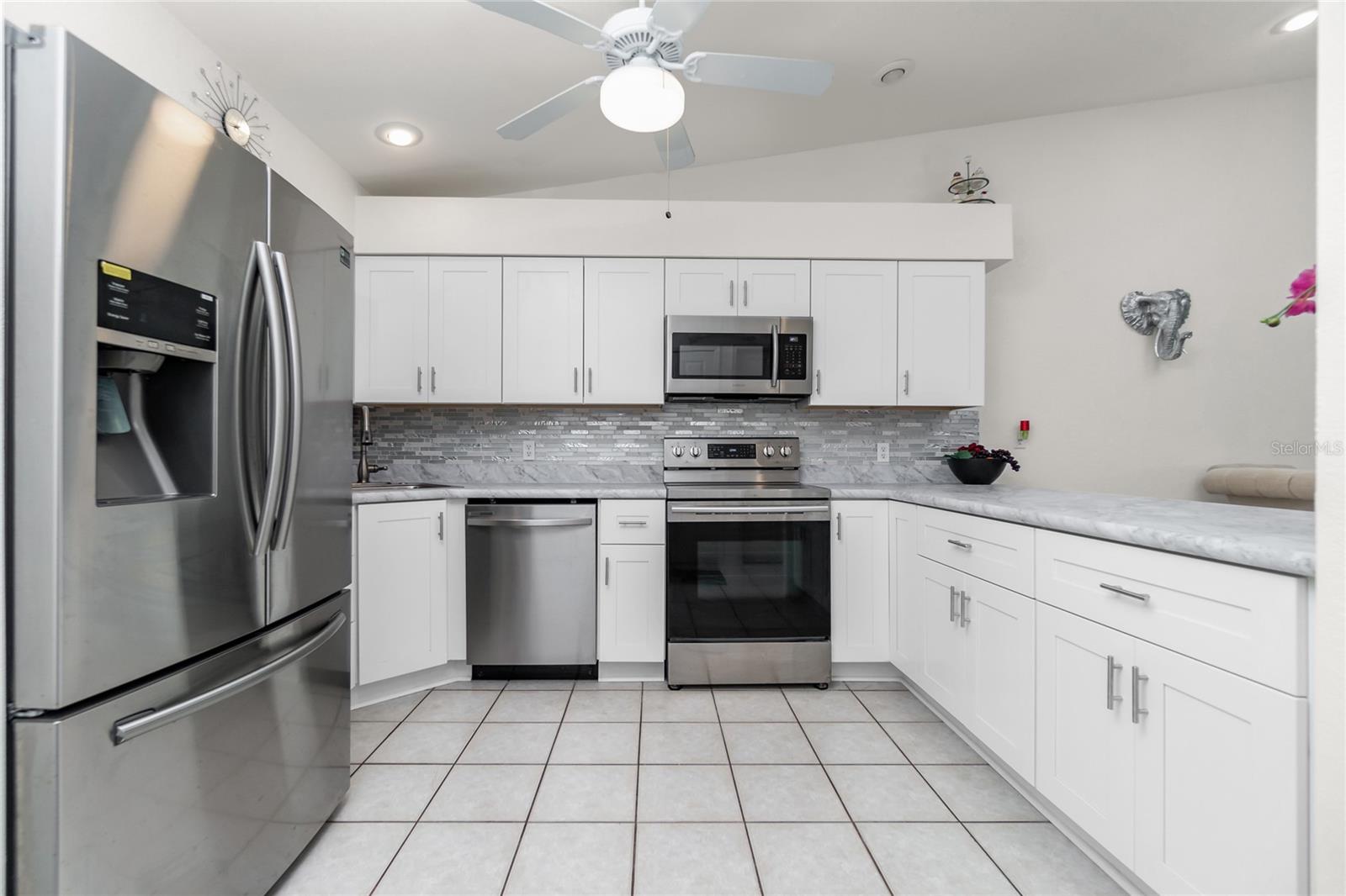 Photo 4 of 4260 PLACIDA RD #9B