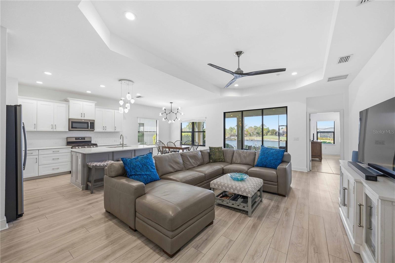 Photo 4 of 225 BENEDETTO CT