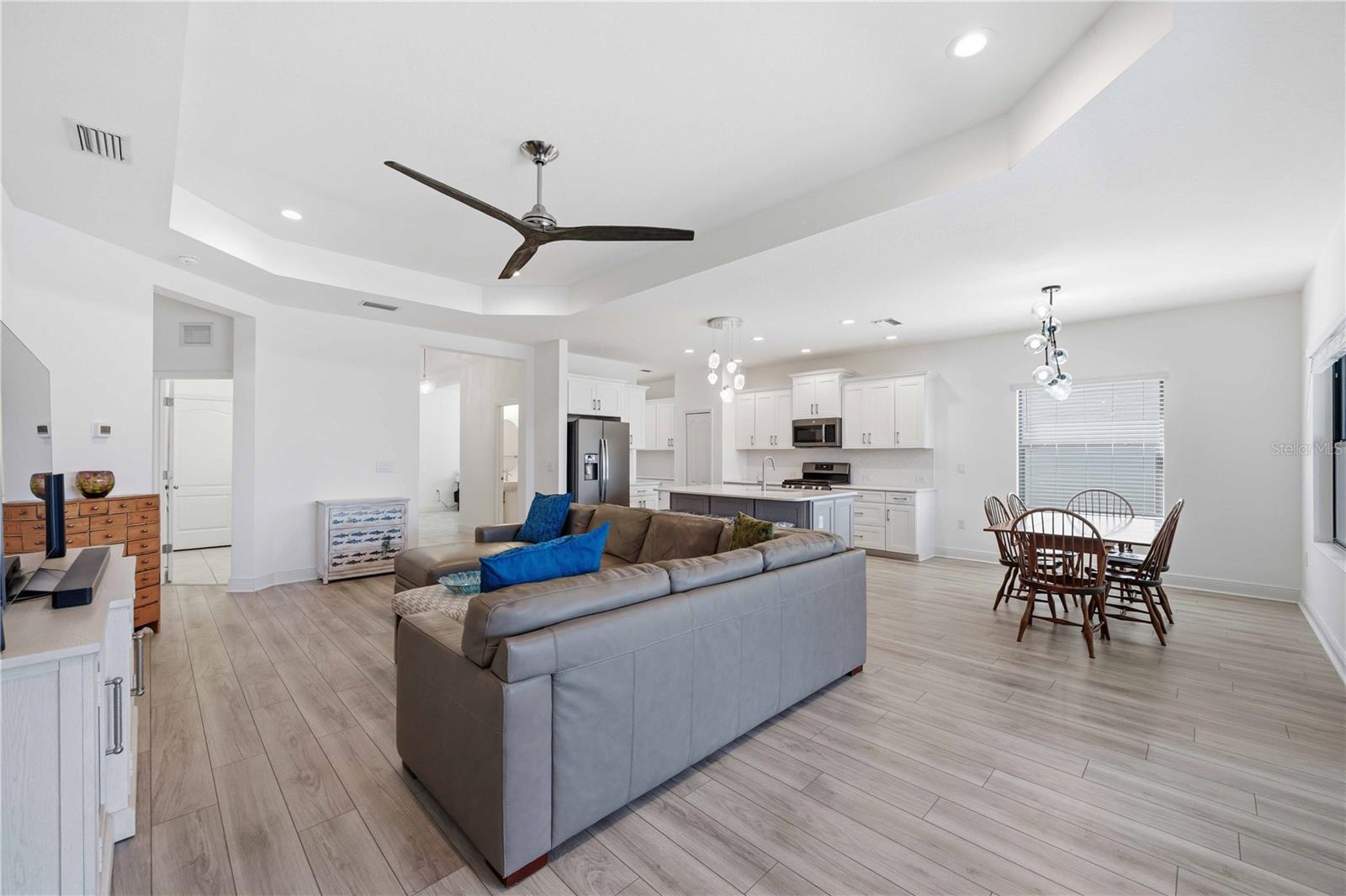 Photo 5 of 225 BENEDETTO CT