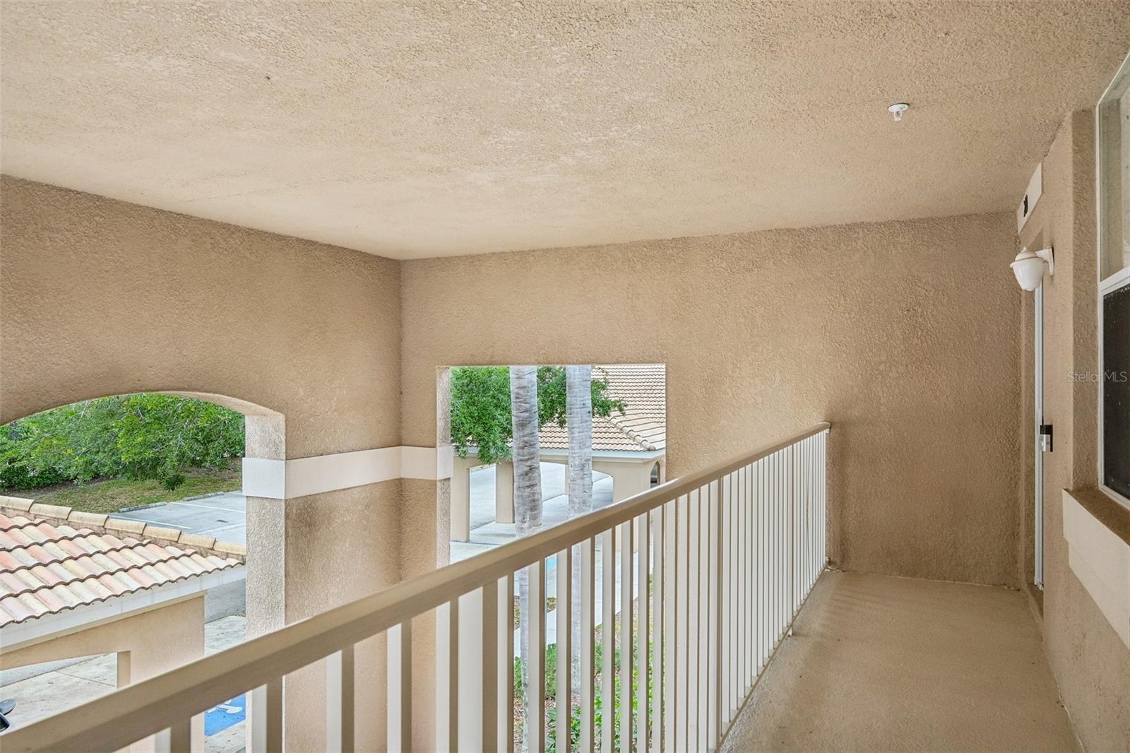 Photo 3 of 1003 FAIRWAYCOVE LN #201
