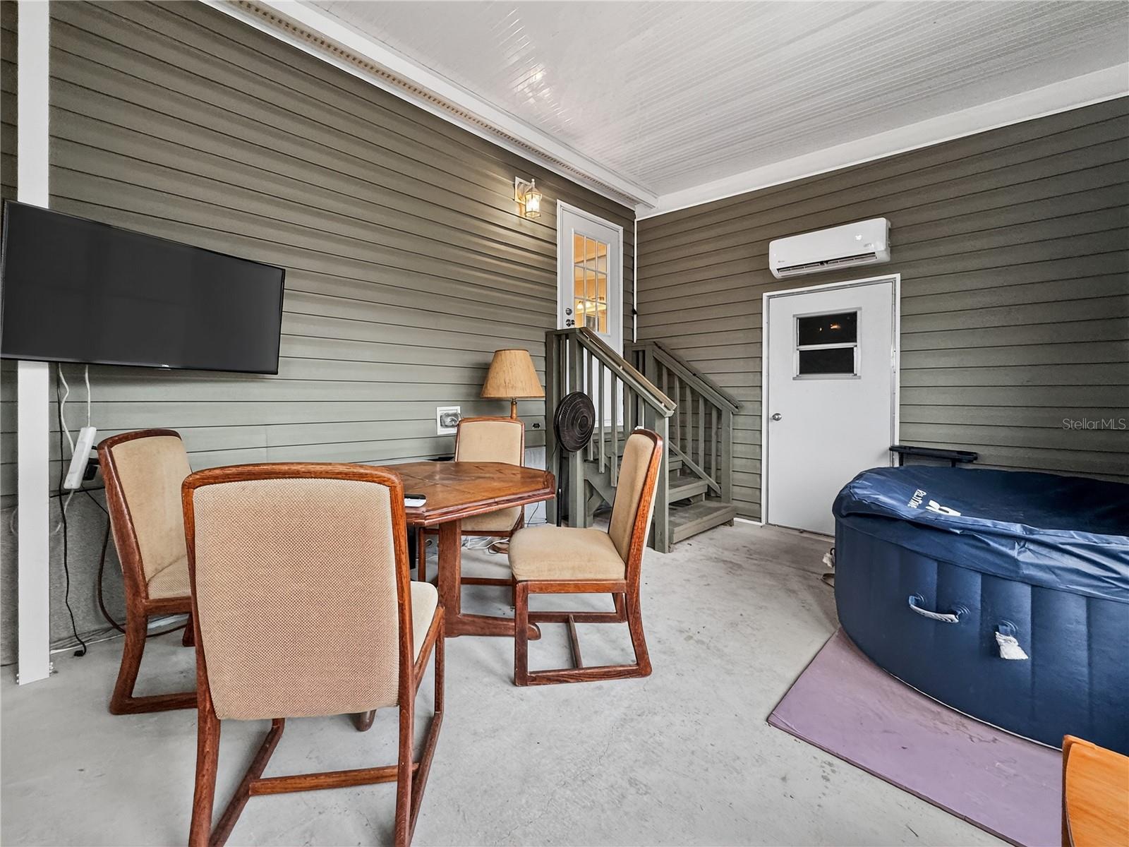 Photo 6 of 9925 SCEPTER AVE