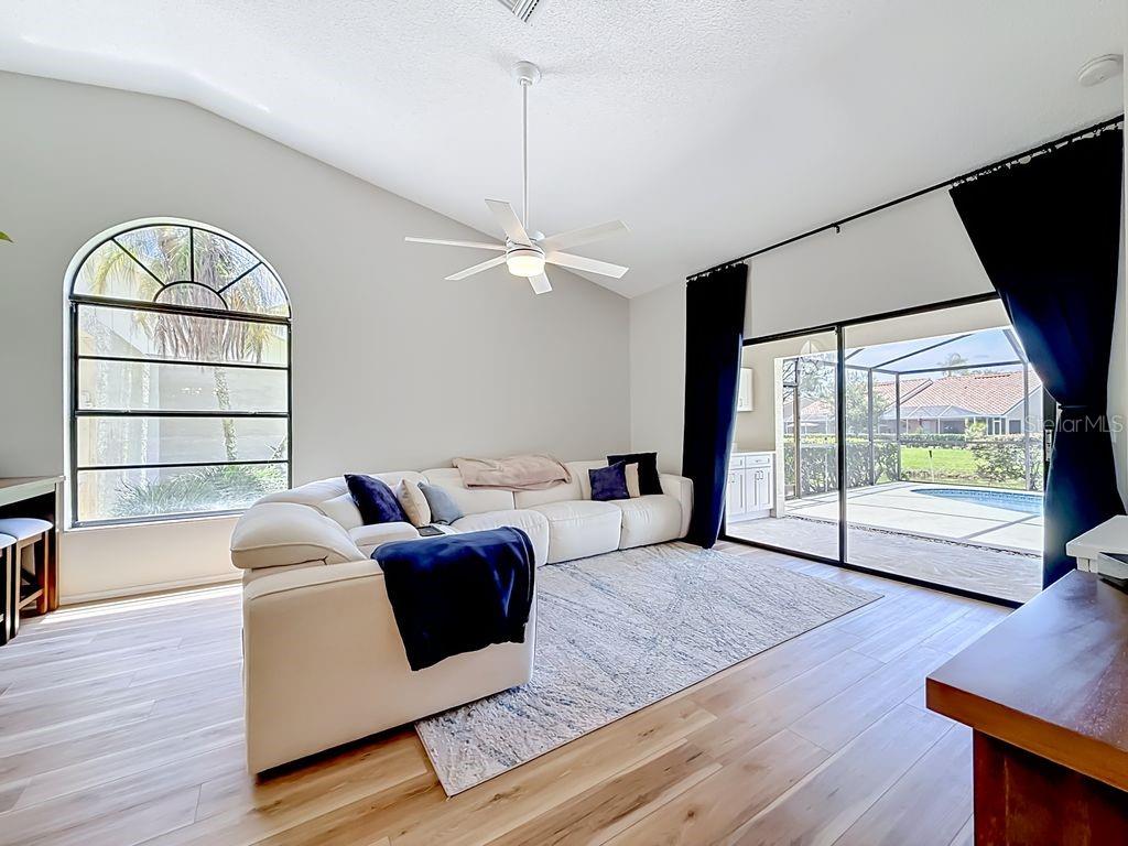 Photo 6 of 5569 GREYSTON ST
