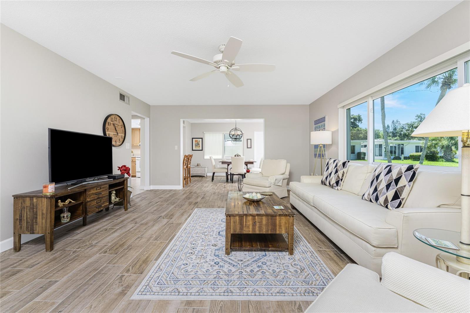 Photo 5 of 1840 VERA PL #81
