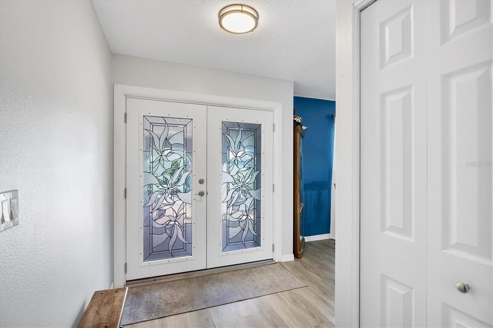 Photo 4 of 412 RUBENS DR