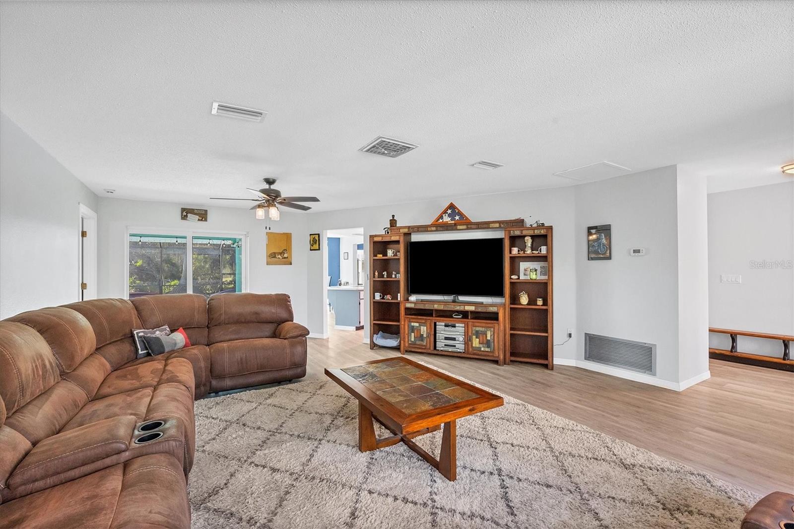 Photo 5 of 412 RUBENS DR