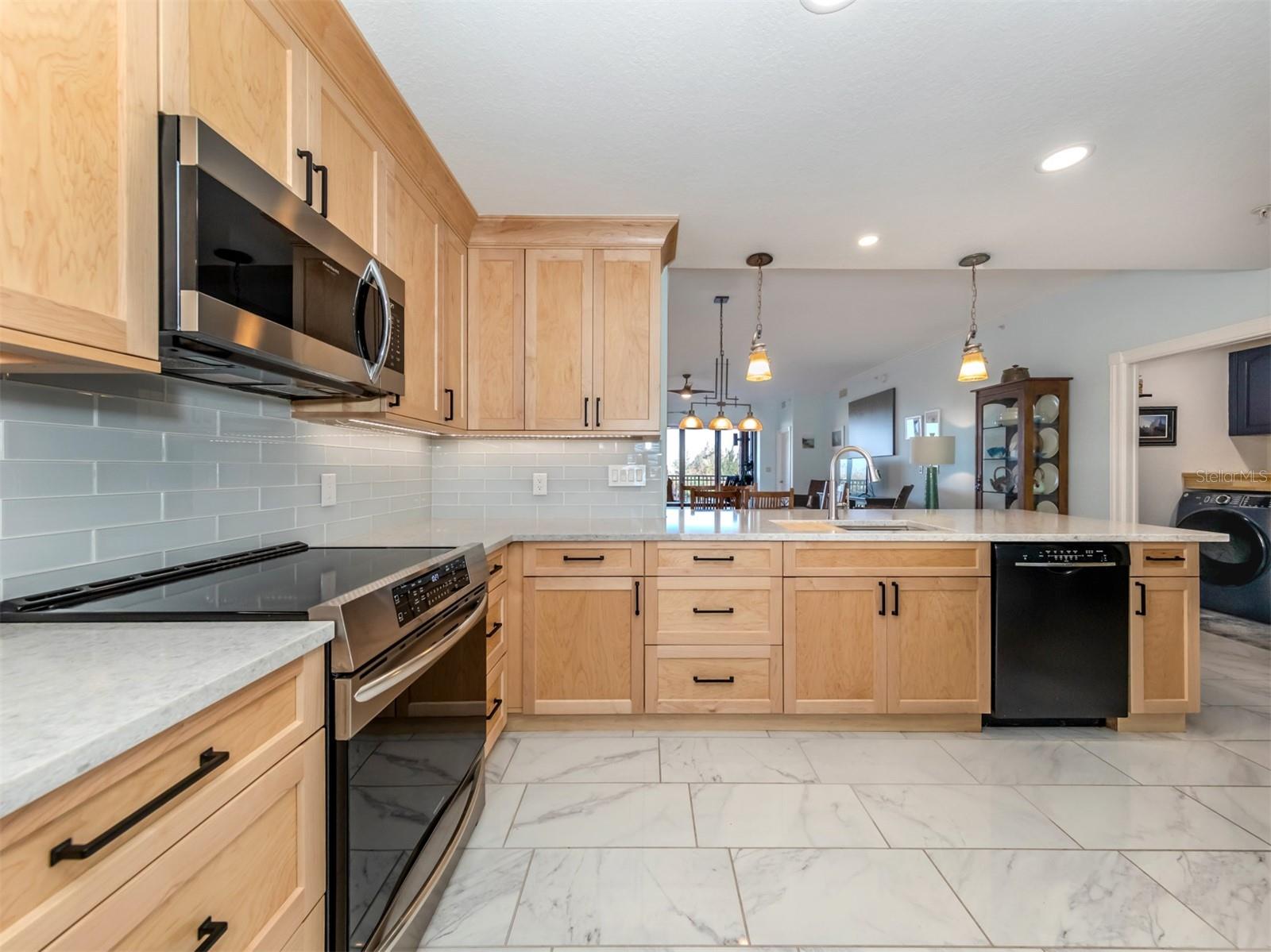 Photo 4 of 147 TAMPA AVE E #202