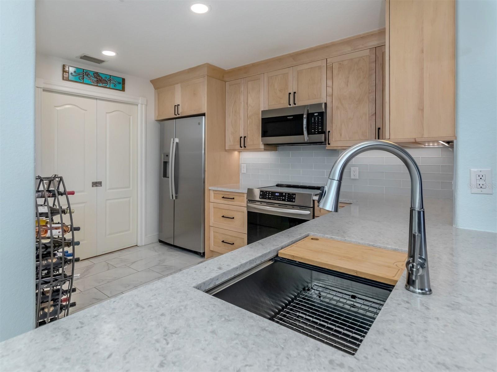 Photo 5 of 147 TAMPA AVE E #202