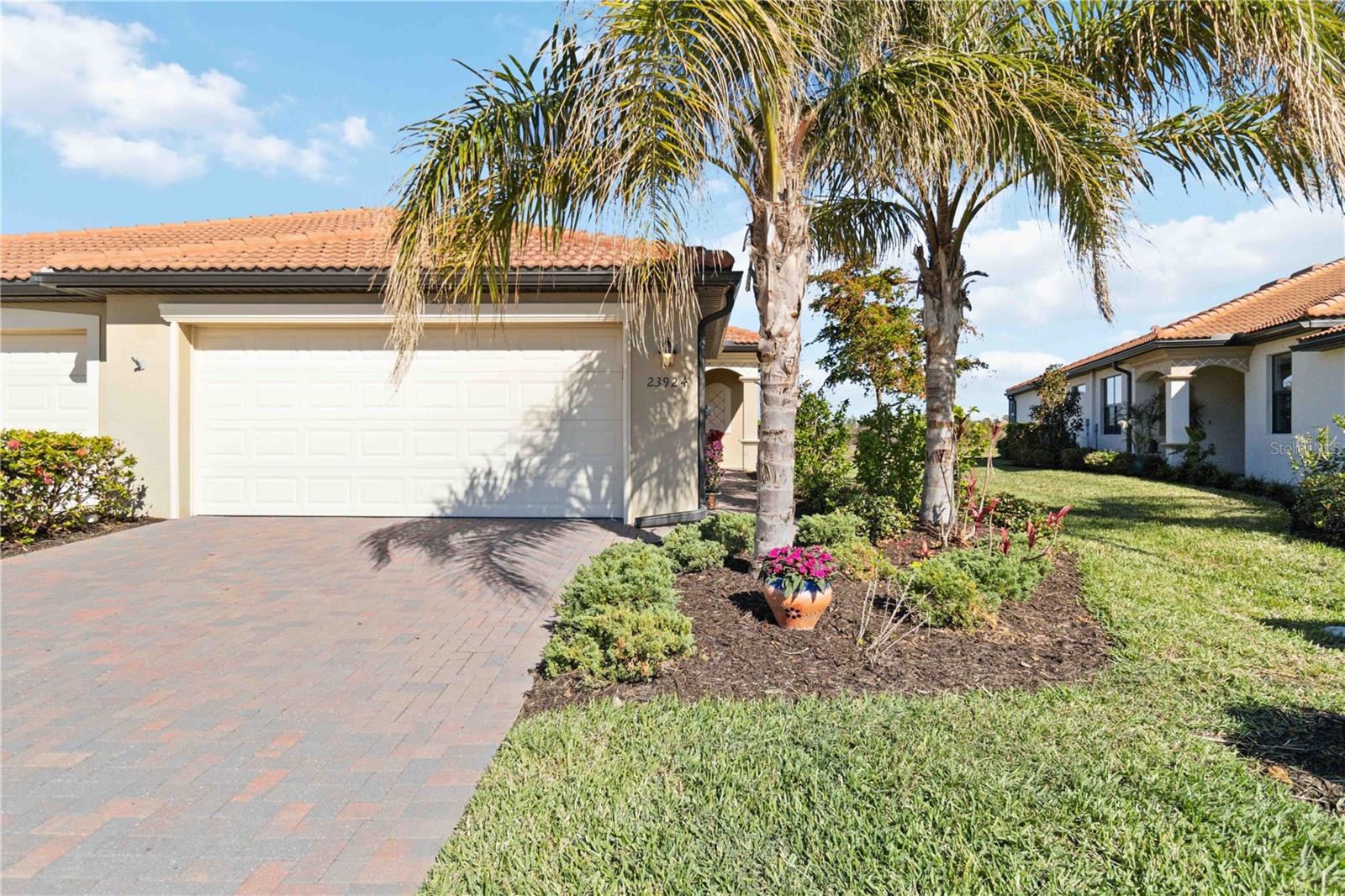 Photo 4 of 23924 SKYFLOWER CT
